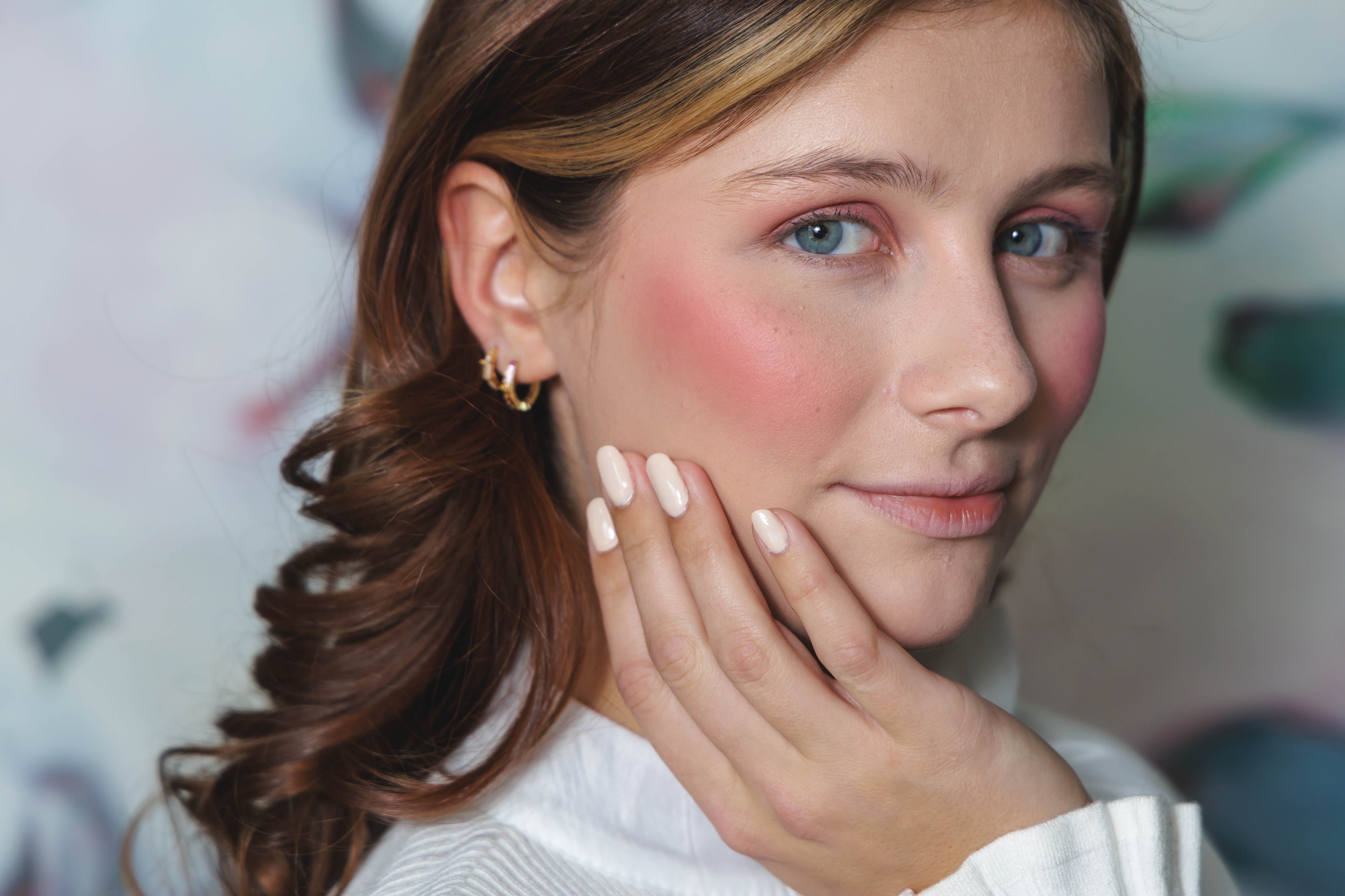 Mon Cher - A warm matte pink that adds a natural flush with a touch of
elegance.