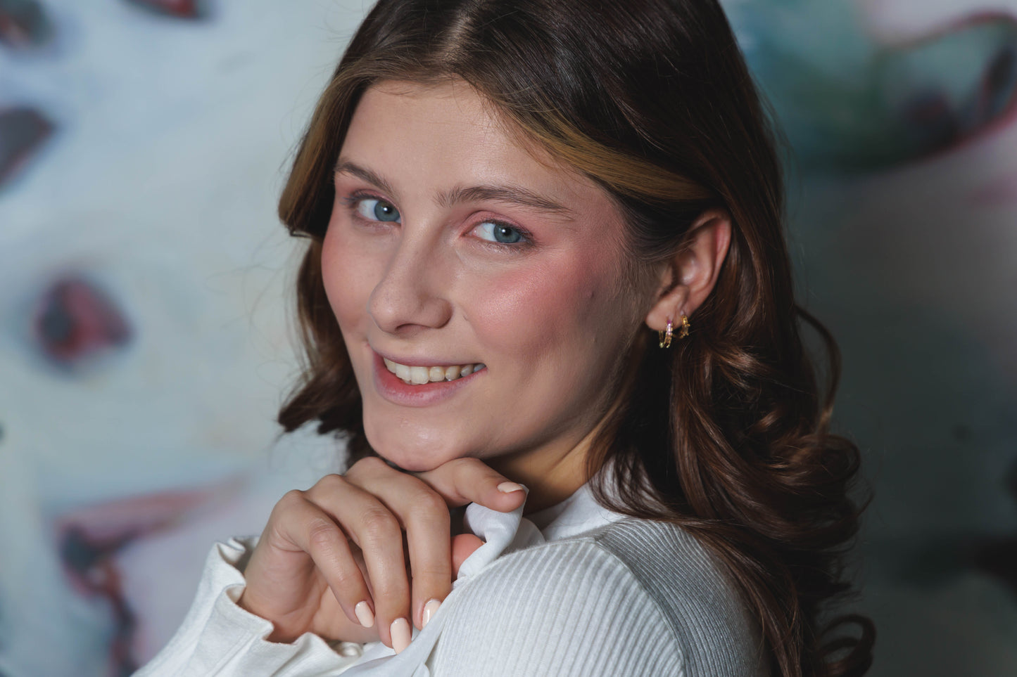 Darling - A soft peach infused with shimmer for a sun-kissed, luminous finish.