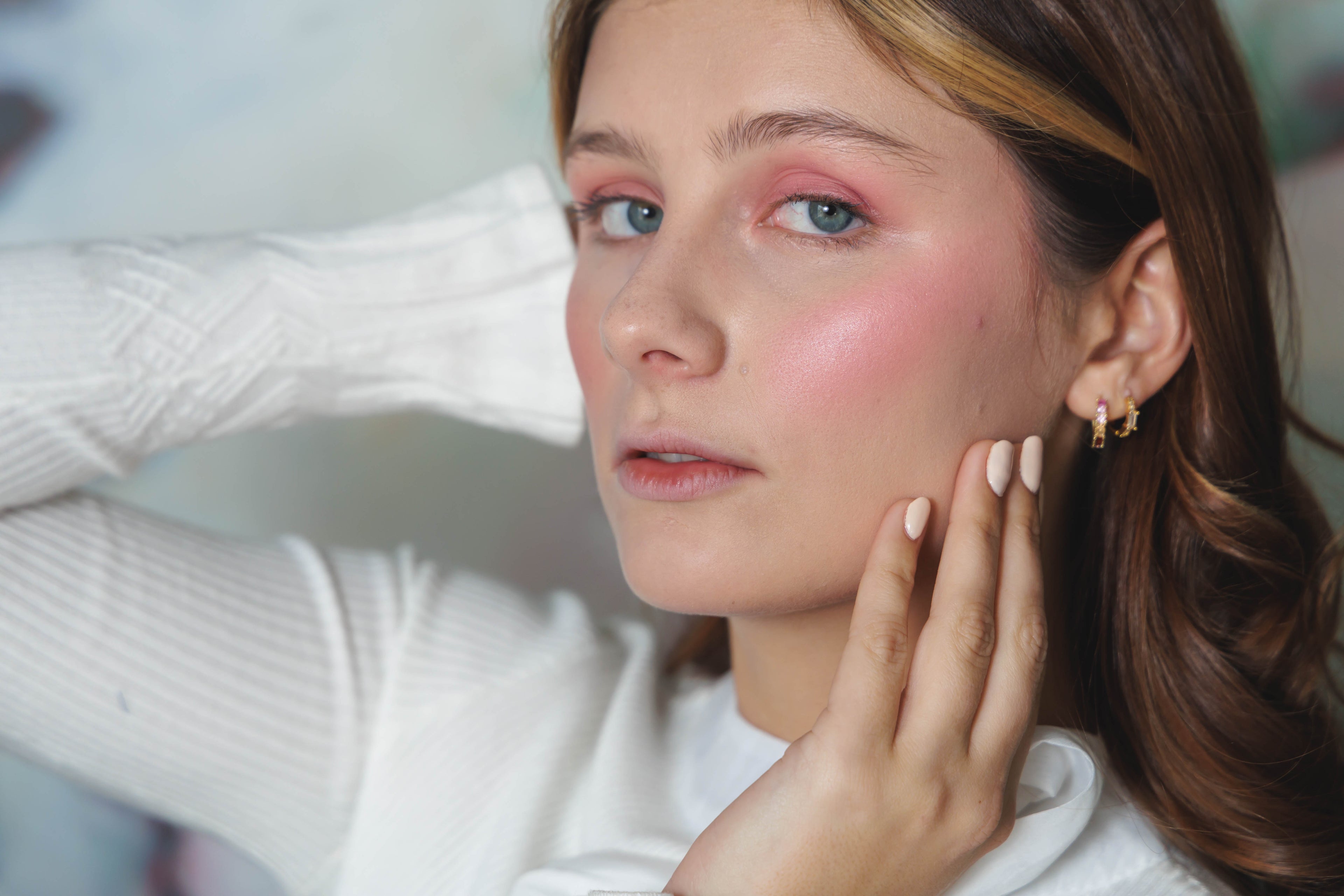 Precious - A soft baby pink with a delicate shimmer for a fresh, radiant glow.